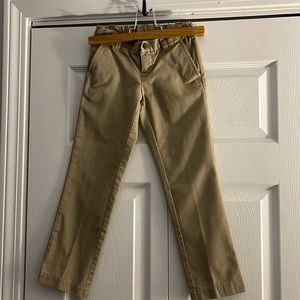 Lands’ End khaki uniform pants in size 6 girls.